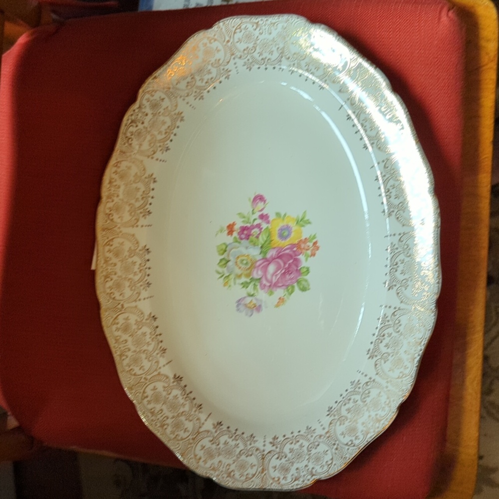 Vintage Keystone platter. 22k gold details.